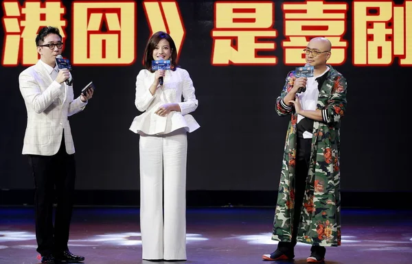 Left Chinese Comedian Actor Wang Zijian Speaks Next Actress Vicki — 图库照片