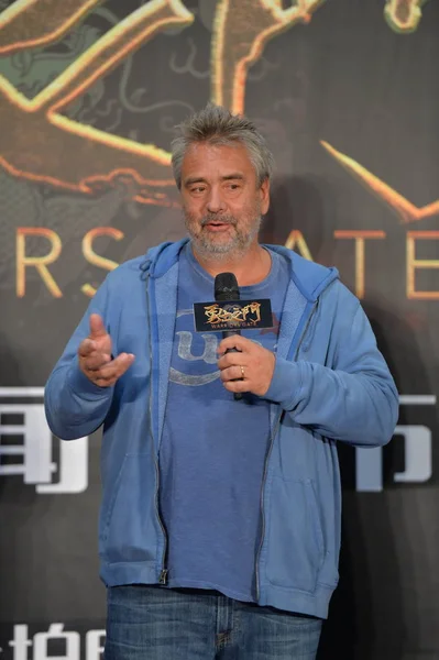 Francuski Reżyser Luc Besson Mówi Podczas Konferencji Prasowej Dla Swojego — Zdjęcie stockowe