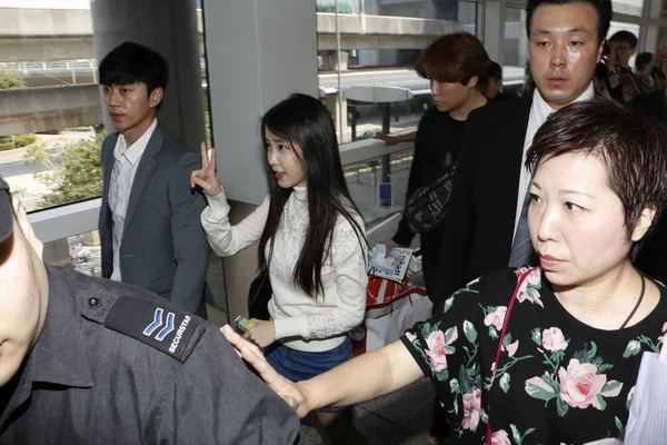 대한민국의 배우가 그녀의 이름으로 알려진 2015 공항에 출구로 — 스톡 사진