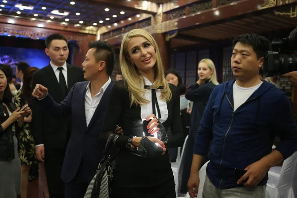 Sosialita Amerika Paris Hilton Tengah Menghadiri Sebuah Konferensi Pers Untuk — Stok Foto