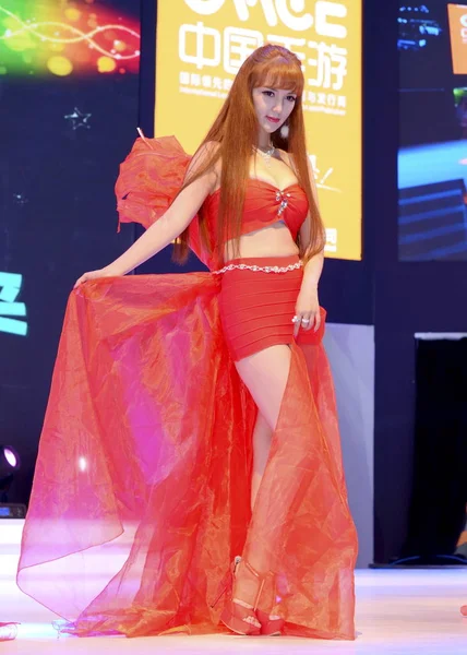 Seksowna Modelka Ubrana Cosplay Kostium Pozach Podczas Chiny Digital Entertainment — Zdjęcie stockowe