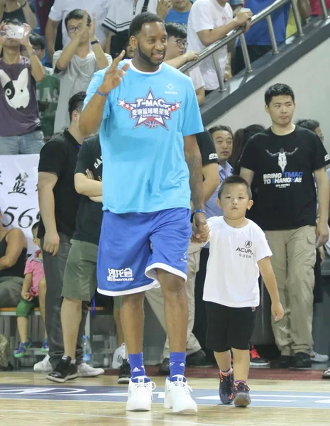 Tracy Mcgrady Mcgrady Allstar Izquierda Agita Antes Partido Amistoso Baloncesto — Foto de Stock