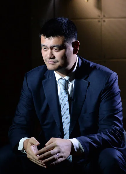 Výslužbě Čínské Basketbalové Superstar Yao Ming Rozhovor Absolvování Zahájení Zasedání — Stock fotografie