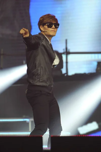 Sydkoreansk Sångare Kim Jong Kook Utför Konsert För Beijing Benet — Stockfoto