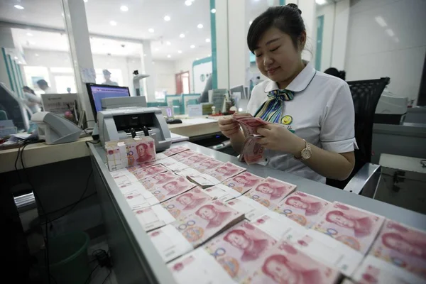 Kínai Jegyző Számol Rmb Renminbi Jüan Bankjegyek Egy Bank Ganyu — Stock Fotó