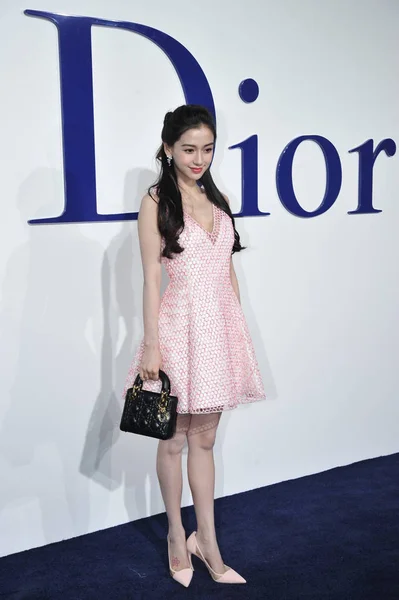 Aktris Hong Kong Angelababy Berpose Selama Peragaan Busana Dior Spring — Stok Foto