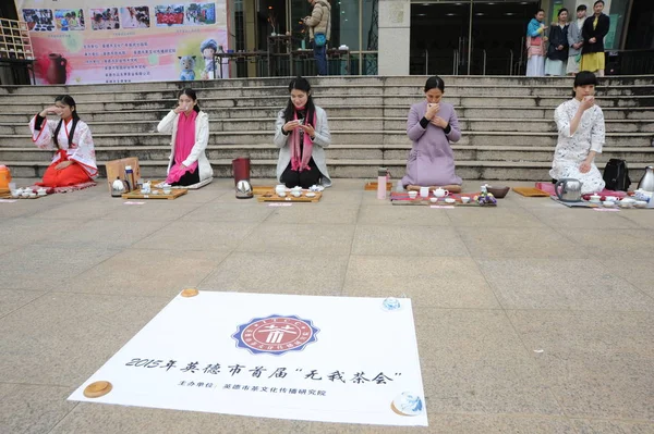 Belezas Chinesas Realizar Teaism Uma Rua Cidade Yingde Província Guangdong — Fotografia de Stock