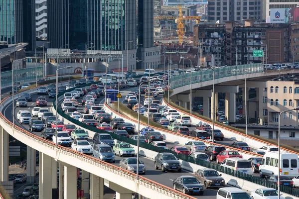 Massa Voertuigen Bewegen Langzaam Een File Northcsouth Verhoogde Snelweg Tijdens — Stockfoto