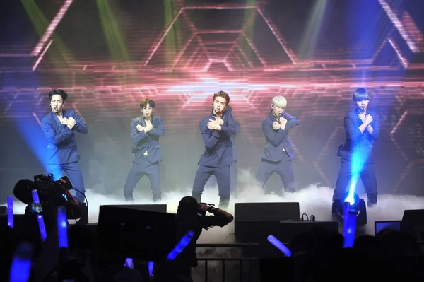 Les Membres Boys Group Sud Coréen Vixx Produisent Dans Une — Photo