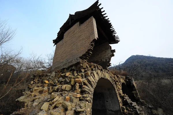 Старий Храм Висить Половину Повітрі Після Його Заснування Затонув Niujiakou — стокове фото