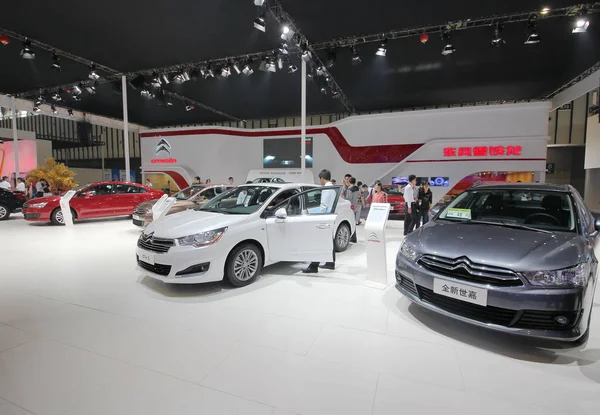 Lidé Navštěvují Stánek Dongfeng Peugeot Citroen Během Automatické Show Nanjing — Stock fotografie