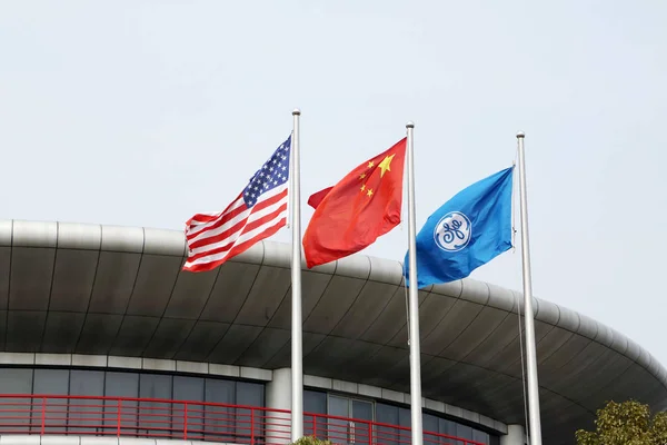 Vlajky Spojených Států Číny General Electric Středisku China Technology Center — Stock fotografie