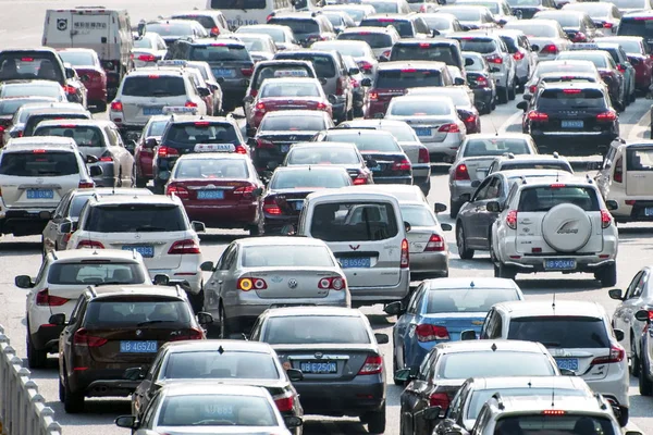 Masse Veicoli Muovono Lentamente Durante Ingorgo Una Strada Prima Della — Foto Stock