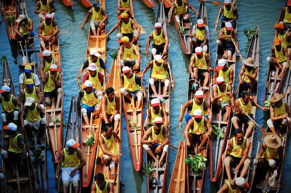 Участники Состязаются Гонке Лодке Дракона Реке Городе Фошань Провинция Гуандун — стоковое фото