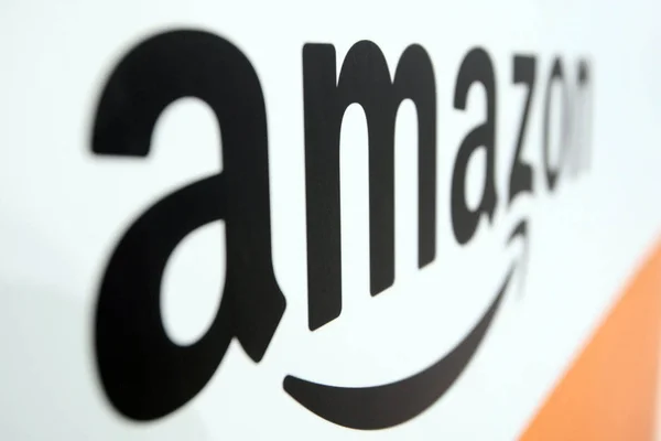 Logotypen För Amazon Avbildas Montern Den Amerikanska Handelsjätten Utställning Shanghai — Stockfoto