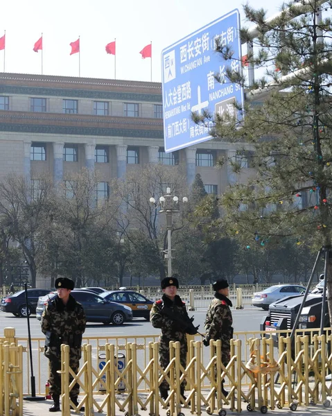 Policías Paramilitares Chinos Hacen Guardia Cerca Del Gran Salón Del — Foto de Stock