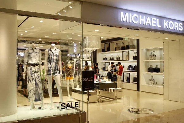 Kunder Handla Butik Michael Kors Nanjing City Östra Kinas Jiangsu — Stockfoto