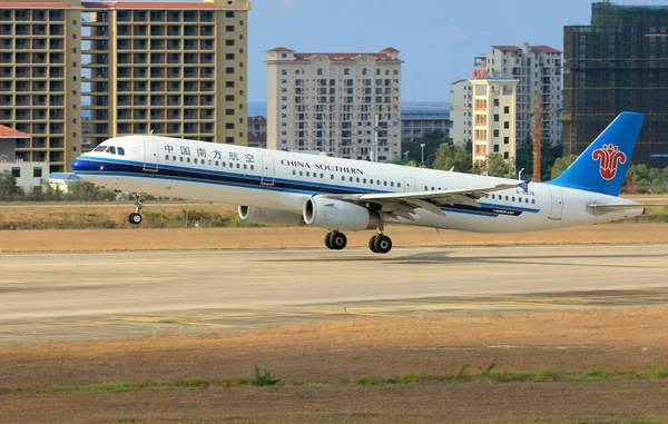 Repülőgép Kínai Southern Airlines Veszi Sanya Phoenix International Airport Sanya — Stock Fotó