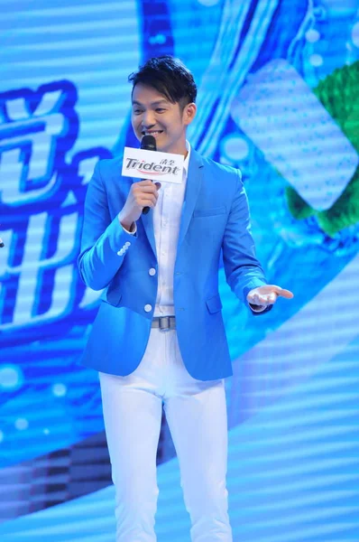 香港演员钟华莱士出席2015年6月25日在中国北京举行的三叉戟口香糖推广活动 — 图库照片