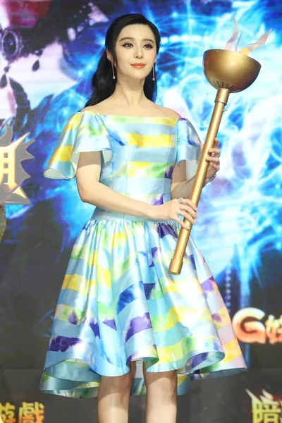 中国女優ファン ビンビン ポーズ夜明け アフターダーク 台湾のモバイル ゲームのプロモーション イベント中に 2015 — ストック写真