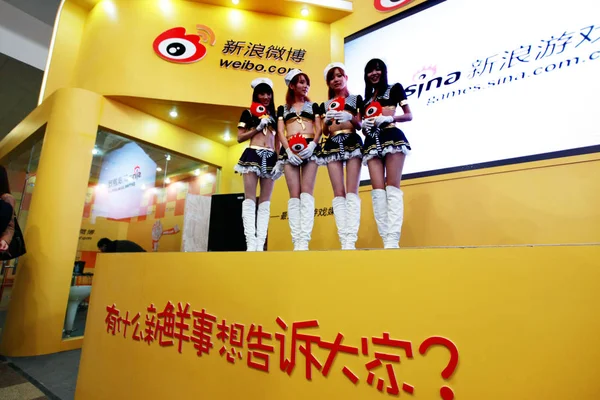 Showgirls Jelentenek Állvány Weibo Com Twitter Szerű Online Microblogging Helyén — Stock Fotó