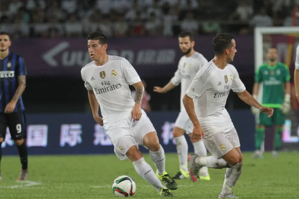 James Rodriguez Real Madrid Esquerda Dribla Num Jogo Futebol Entre — Fotografia de Stock
