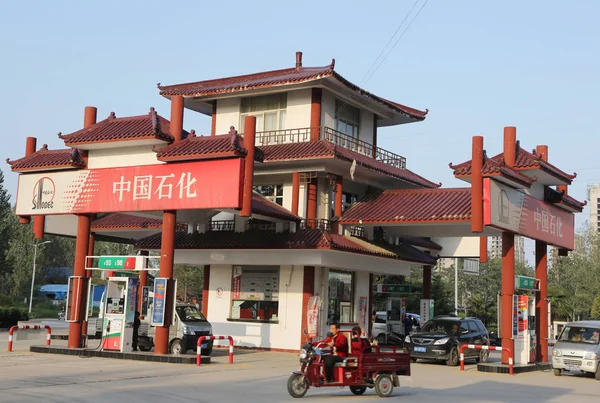Uitzicht Een Tankstation Van Sinopec Xuchang City Centraal China Henan — Stockfoto