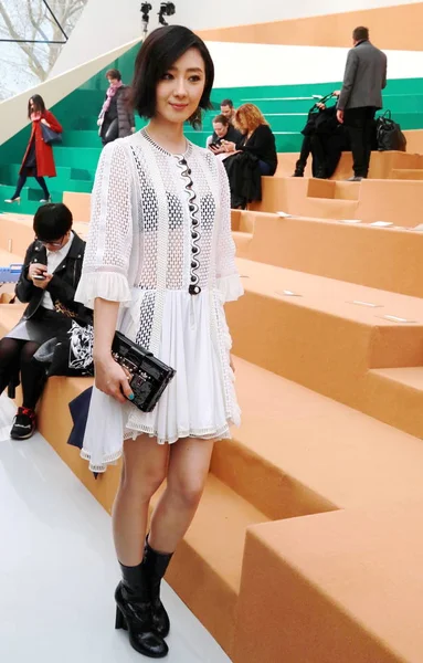 パリのファッション ウィーク 2015 日ルイ ヴィトン秋冬 2015年ショーに出席 Gwei 台湾の女優 — ストック写真