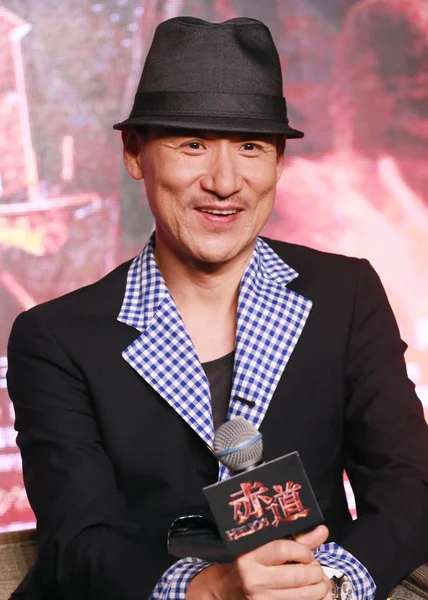 広州市に中国南部の広東省 2015 日彼の新しい映画 Helios の記者会見の間に反応する香港歌手および俳優ジャッキー チョン — ストック写真