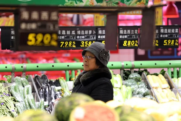 Клієнт Магазини Овочів Супермаркеті Huaibei Міста Провінції Аньхой Китаї Лютого — стокове фото
