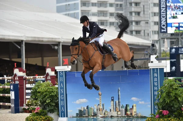 Cavaleiro Equestre Compete Clock Jump Durante Grande Prêmio Xangai Longines — Fotografia de Stock