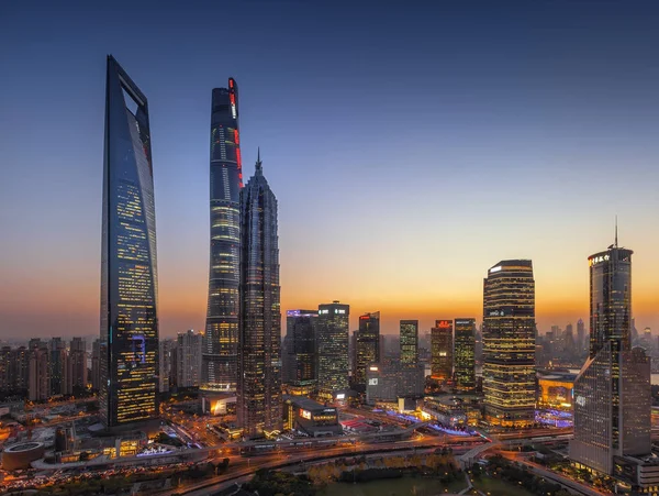 Нічний Вигляд Lujiazui Фінансового Району Shanghai Вежі Другий Найвищих Шанхайський — стокове фото