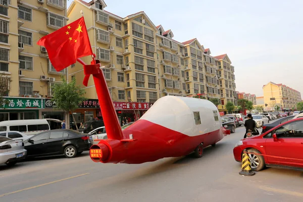 Ingeniero Chino Retirado Yuan Jingying Conduce Vehículo Forma Helicóptero Casero — Foto de Stock