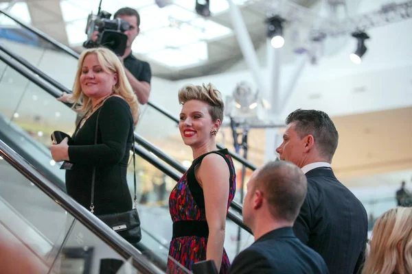 女優スカーレット ヨハンソンは 2015 日映画 アベンジャーズ 年齢の Ultron イギリスのロンドンでプレミアために到着 — ストック写真