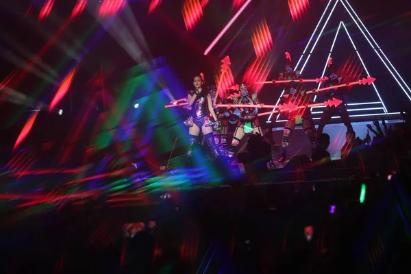 Amerykańska Piosenkarka Katy Perry Wykonuje Koncercie Guangzhou Jej Pryzmatyczny World — Zdjęcie stockowe