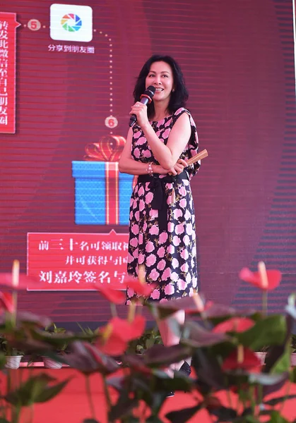 Hong Kong Schauspielerin Carina Lau Lächelt Bei Einer Werbeveranstaltung Für — Stockfoto
