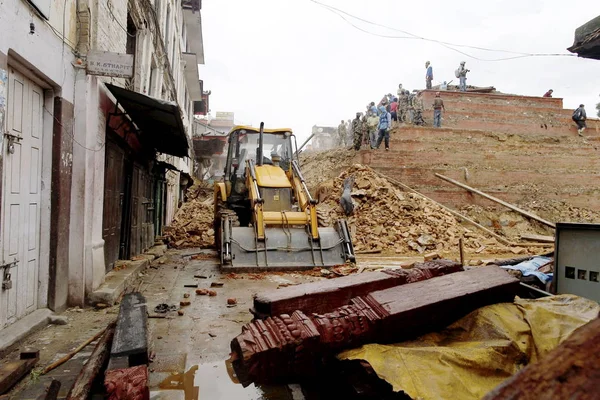 Soccorritori Cercano Tra Detriti Degli Edifici Crollati Dopo Terremoto Magnitudo — Foto Stock