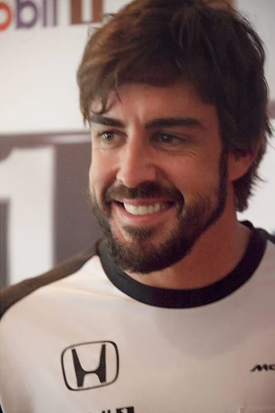 Spaanse Coureur Fernando Alonso Van Mclaren Honda Glimlacht Een Fan — Stockfoto