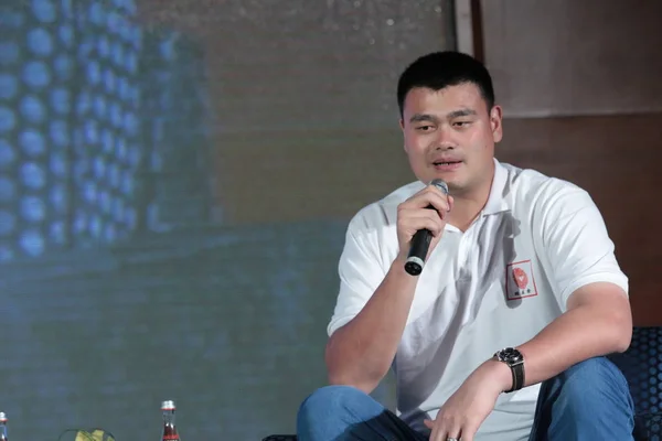 Der Pensionierte Chinesische Basketballstar Yao Ming Spricht Auf Einer Wohltätigkeitsveranstaltung — Stockfoto