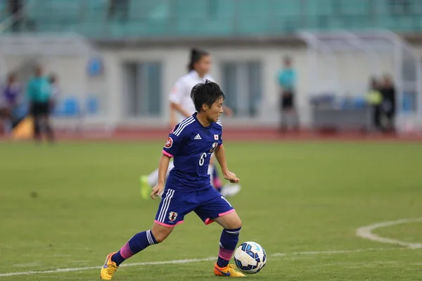 Yuka Momiki Aus Japan Dribbelt Gegen Usbekistan Bei Einem Fußballspiel — Stockfoto