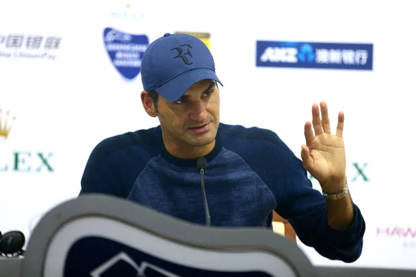 Roger Federer Aus Der Schweiz Spricht Auf Einer Pressekonferenz Nach — Stockfoto