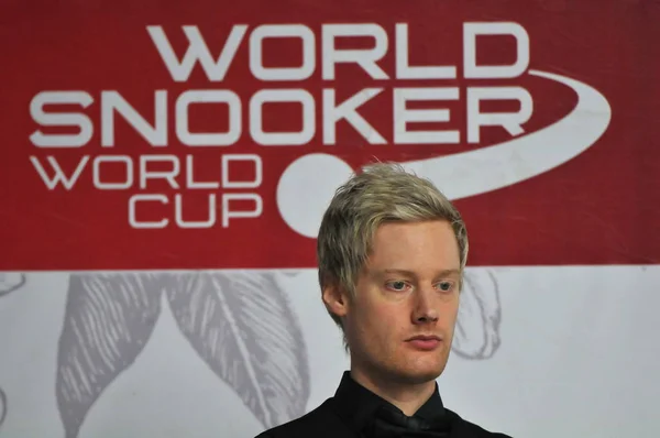 Neil Robertson Australii Zegarki Północnej Irlandzki Gracz Gra Strzał Podczas — Zdjęcie stockowe