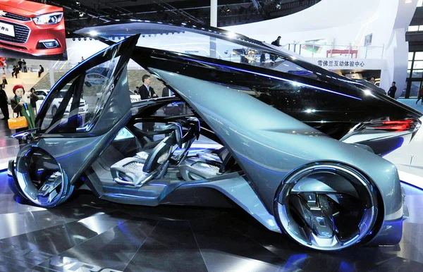 2015年4月20日 在中国上海举行的第十六届上海国际汽车工业展览会 2015年上海汽车展 期间展出了雪佛兰 Fnr 概念车 — 图库照片
