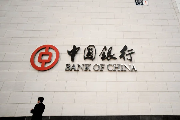Piéton Passe Devant Panneau Banque Chine Boc Pékin Chine Avril — Photo