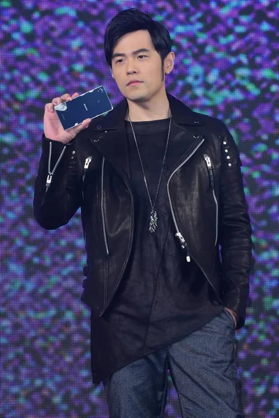 Taiwanesischer Sänger Jay Chou Posiert Mit Einem Sony Xperia Premium — Stockfoto