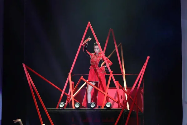 2015年5月31日 台湾歌手蔡依林在台湾台北举行的 5年热门 音乐奖上表演 — 图库照片