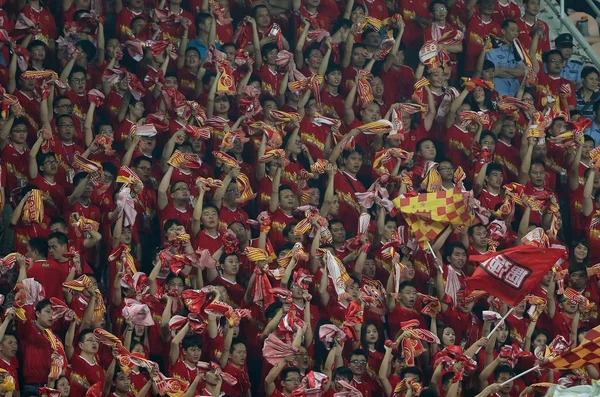 File Chinese Fans Hold Banners Show Support China Guangzhou Evergrande — ストック写真