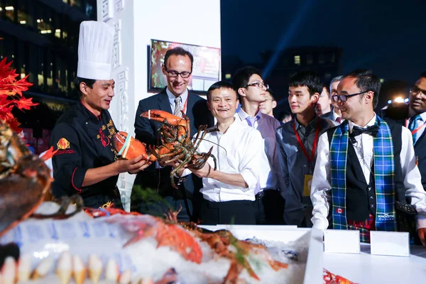 Jack Yun Center Chairman Alibaba Group Poses Lobster Signing Ceremony — Stock Photo, Image