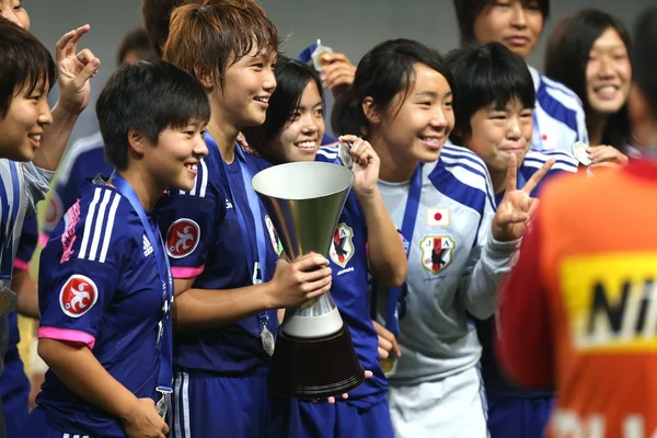 Les Joueuses Japonaises Posent Avec Trophée Champion Après Avoir Vaincu — Photo