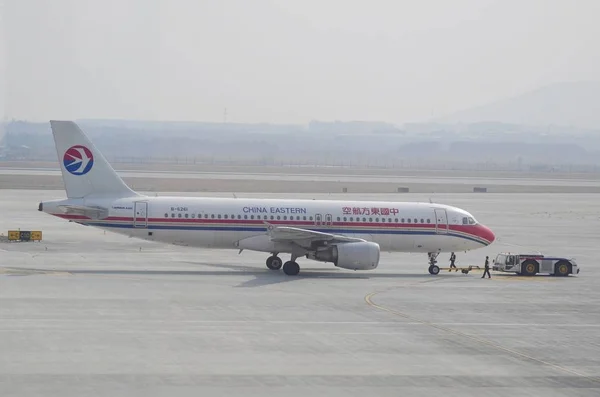 Самолет China Eastern Airlines Фото Аэропорту Нанкин Лукоу Городе Нанкин — стоковое фото